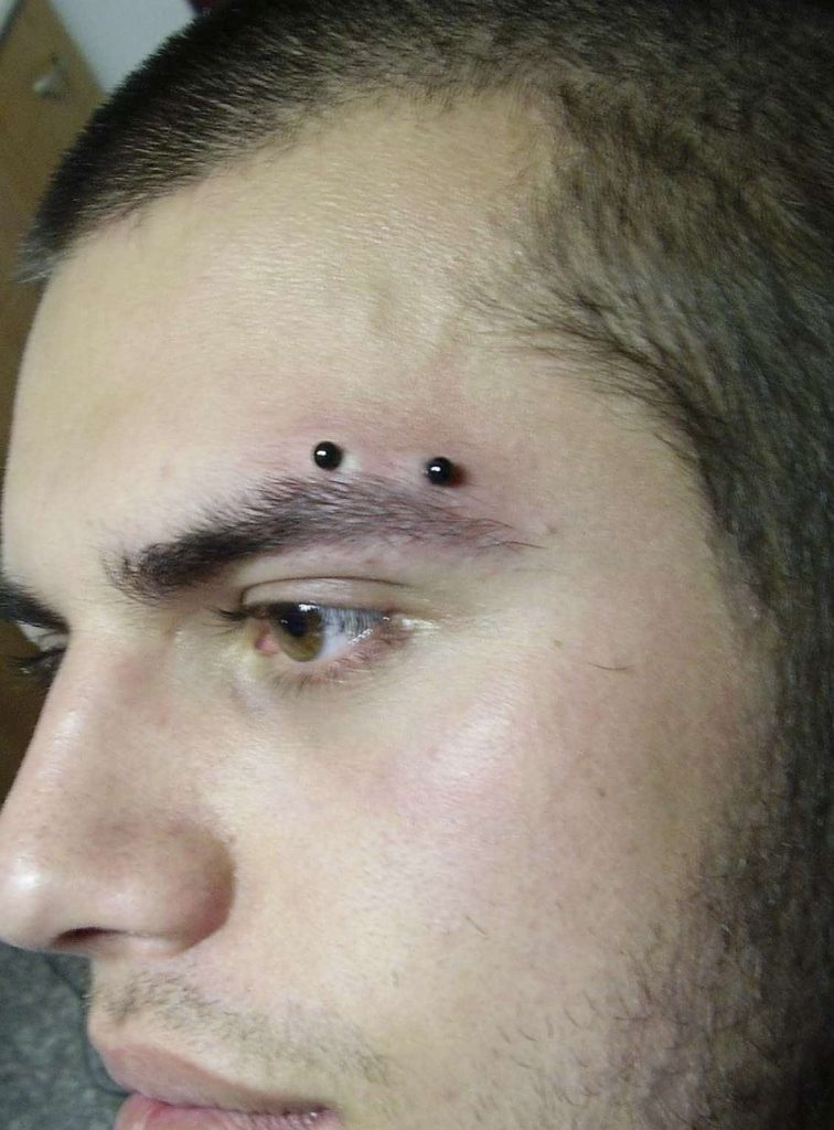 Obočie piercing