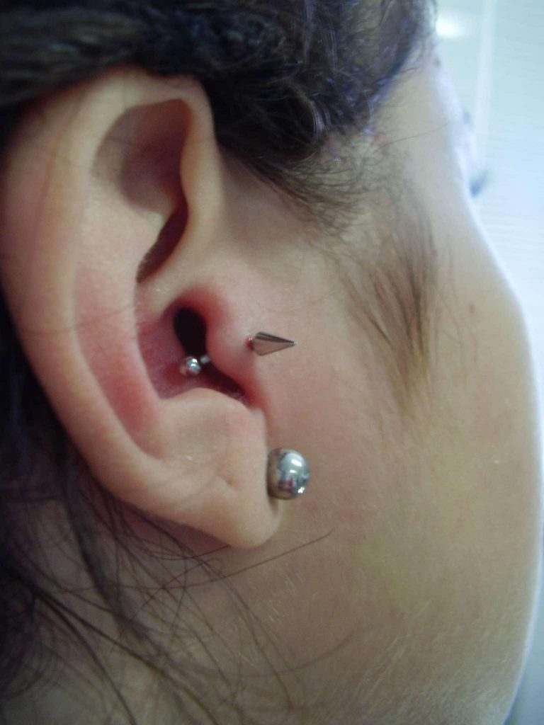 Daith piercing